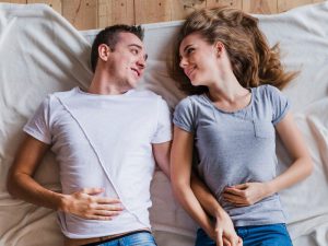روش‌های طبیعی در برابر محصولات تاخیری؛ کدام برای درمان زودانزالی موثرتر است؟